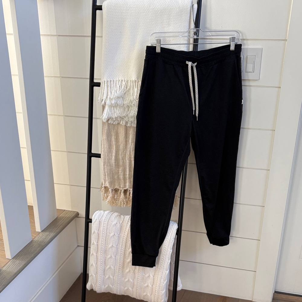 Vuori Performance Joggers. Size L. Black.